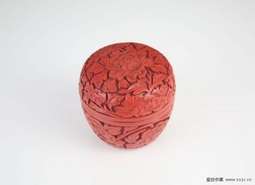 匠心傳承 建國(guó)初老工藝品廠(chǎng)手工漆雕香盒的典雅之美